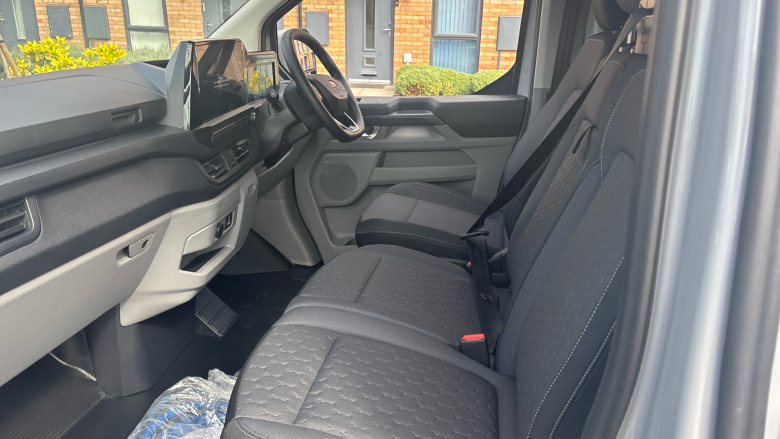 Ford Transit Custom E-320 L1 Rwd 100kW 65kWh H1 Van Limited Auto